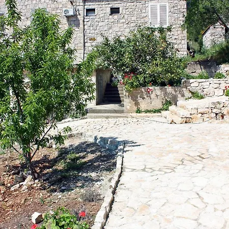 Pomena 10426b Apartment
